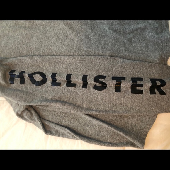 Hollister Long sleeved Tee - Picture 2 of 4